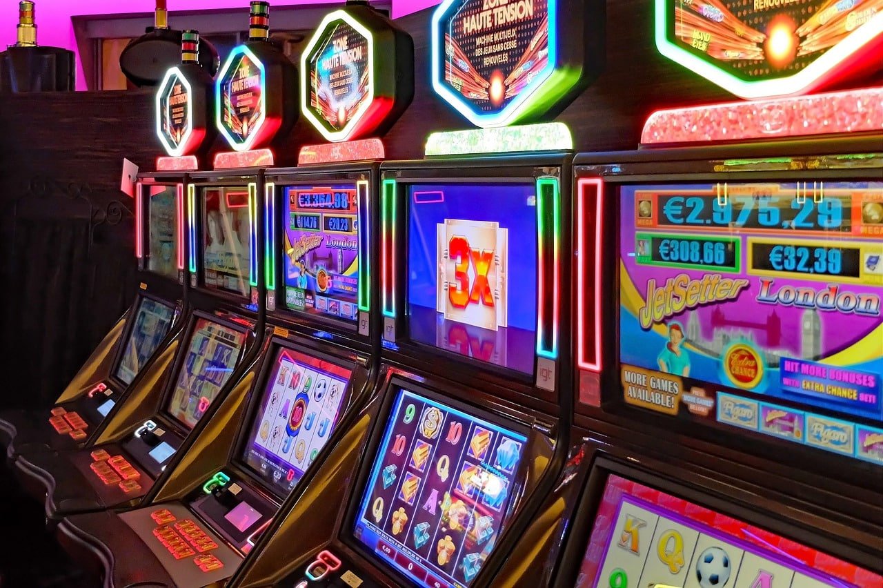 aron play platform overview showing sports and casino sections for Filipino players